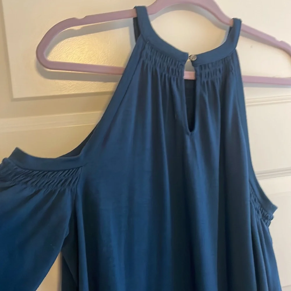 Loft cold-shoulder top Med - Picture 3 of 3